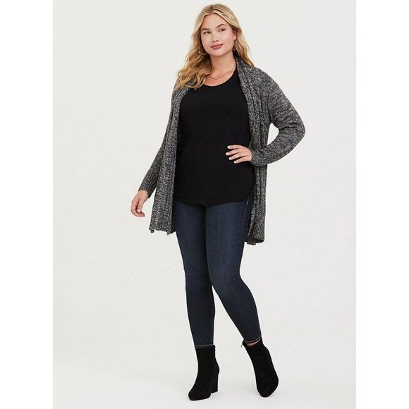 Torrid Black Short Sleeve Shirt Relaxed Fit Boyfriend Premium Tee - Picture 2 of 10